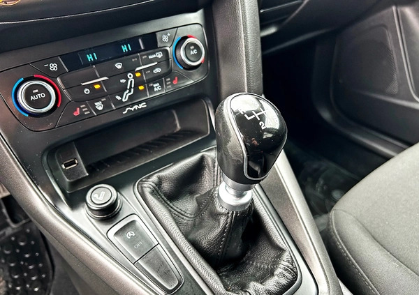 Ford Focus cena 35900 przebieg: 188000, rok produkcji 2016 z Swarzędz małe 667